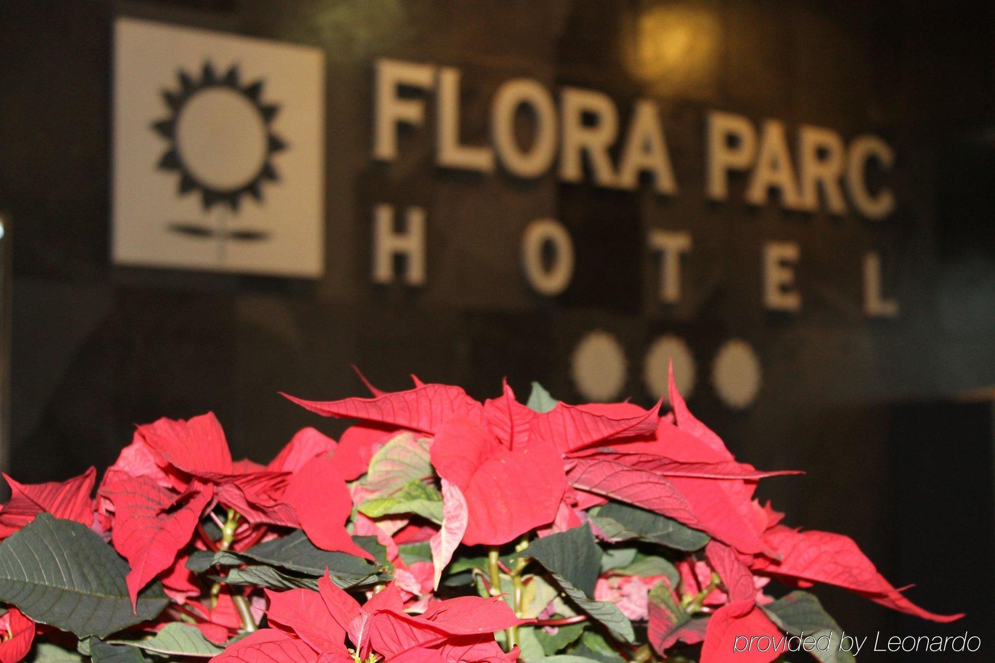 Hotel Flora Parc Castelldefels Extérieur photo