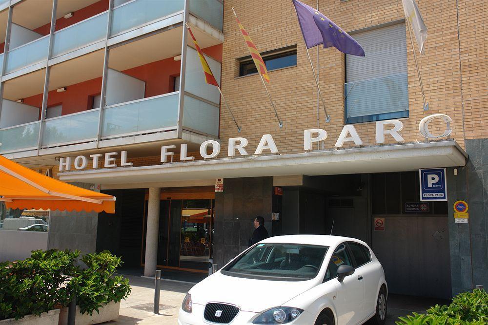 Hotel Flora Parc Castelldefels Extérieur photo