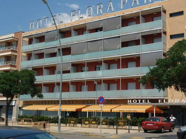 Hotel Flora Parc Castelldefels Extérieur photo