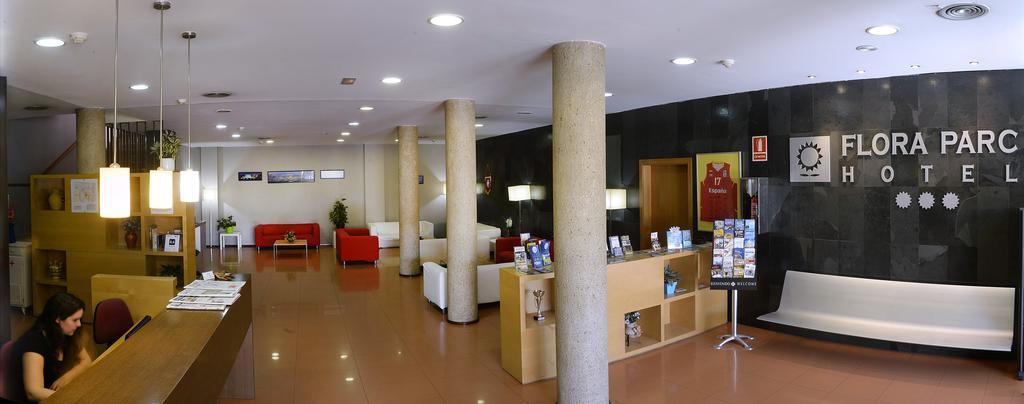 Hotel Flora Parc Castelldefels Extérieur photo