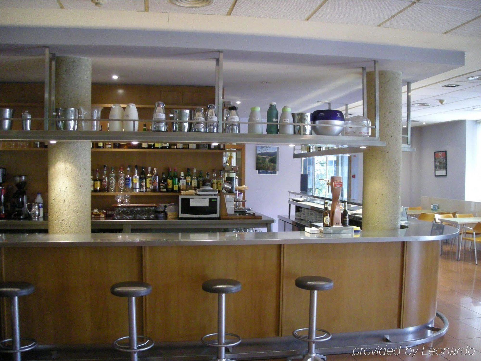 Hotel Flora Parc Castelldefels Extérieur photo