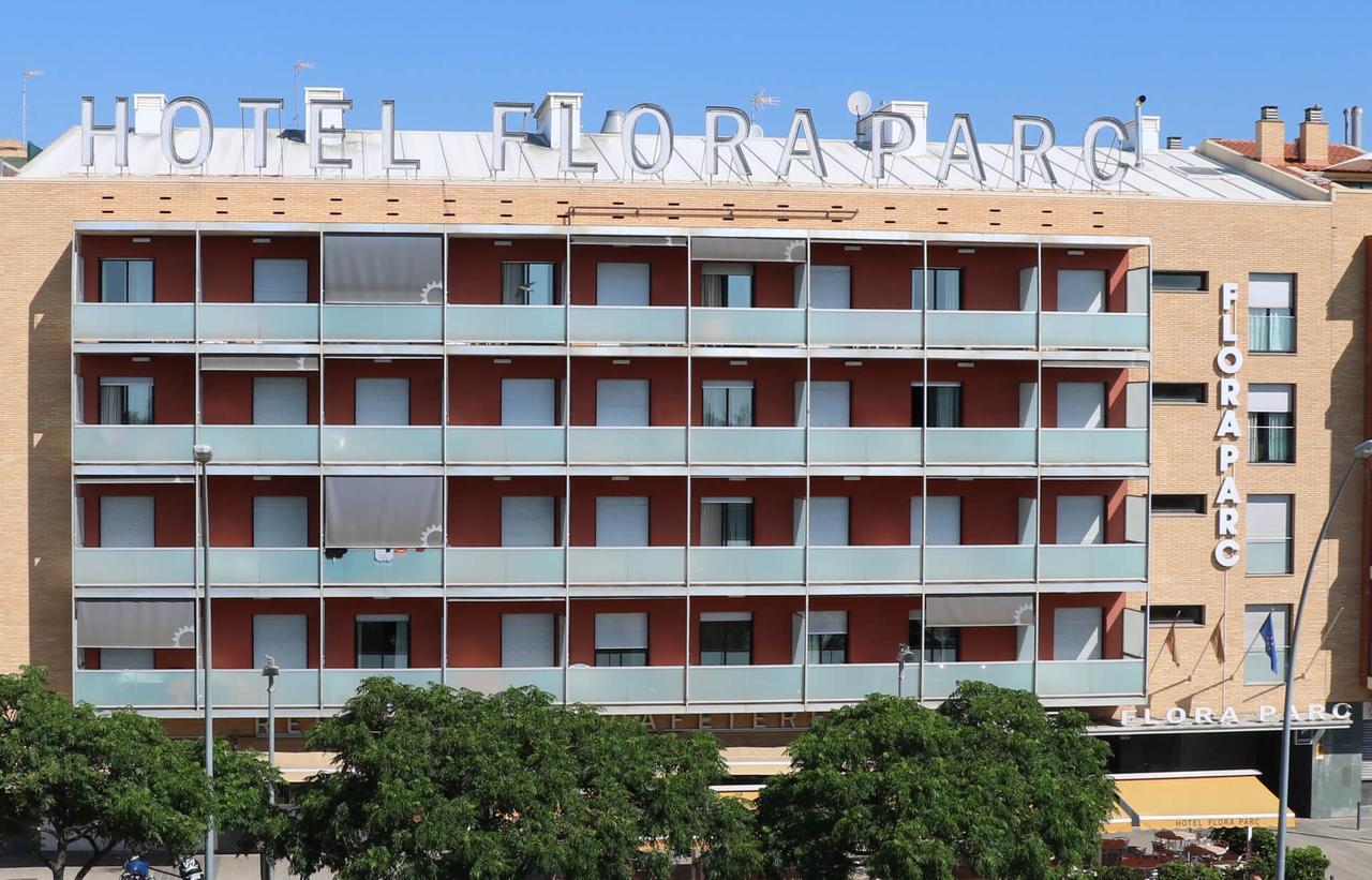 Hotel Flora Parc Castelldefels Extérieur photo